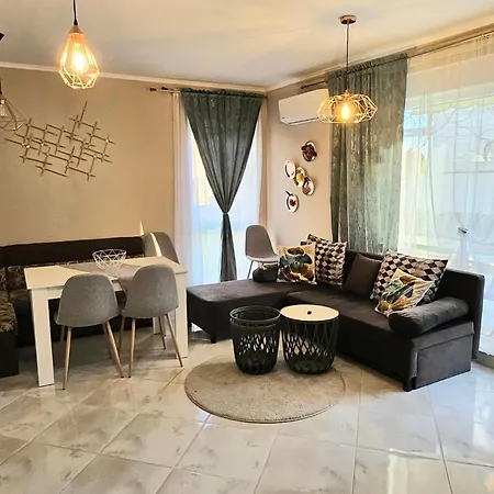 아파트 Sunny Garden Deluxe *