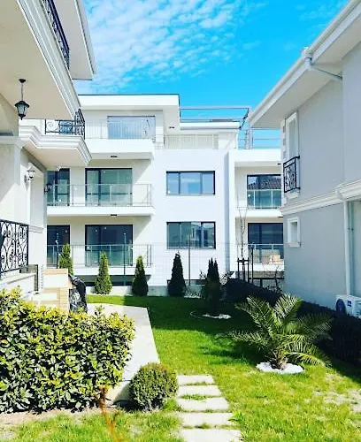 Sunny Garden Deluxe Апартаменты *