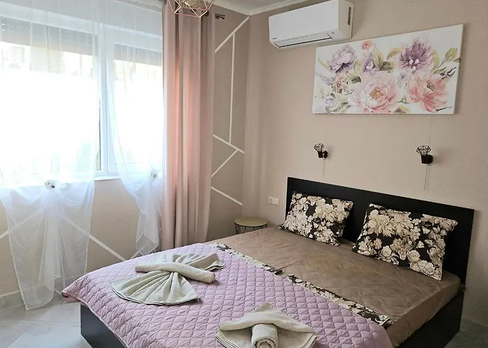 Sunny Garden Deluxe Апартаменты