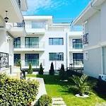 Sunny Garden Deluxe Apartament *